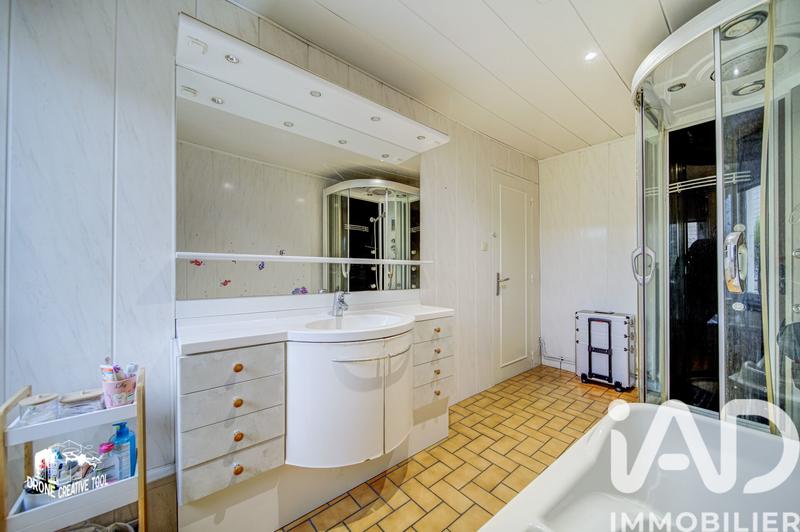 Maison - 230 m² - 8 pièces