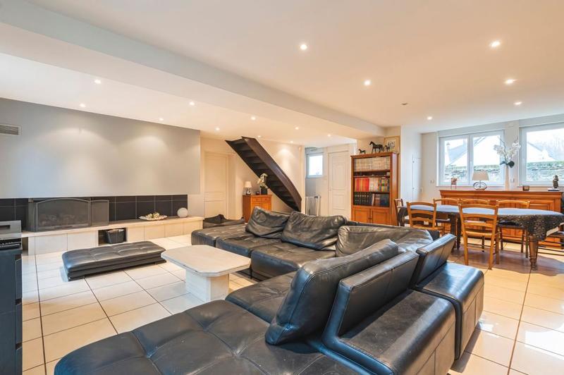 Maison - 260 m² - 8 pièces