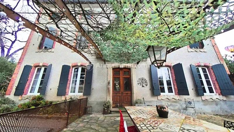 Maison - 335 m² - 6 pièces