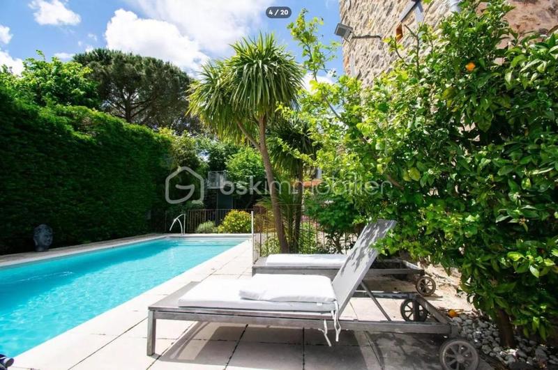 Demeure - 190 m² - 7 pièces