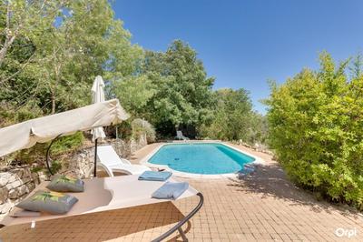 Maison - 246 m² - 7 pièces