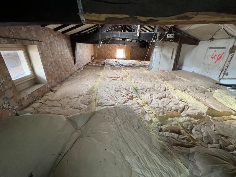 Appartement ancien - 82 m² - 1 pièce