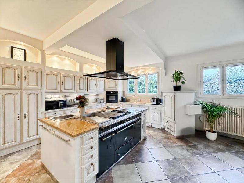 Maison - 309 m² - 10 pièces