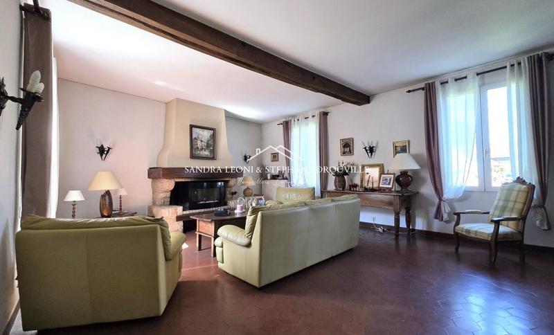 Maison - 295 m² - 8 pièces