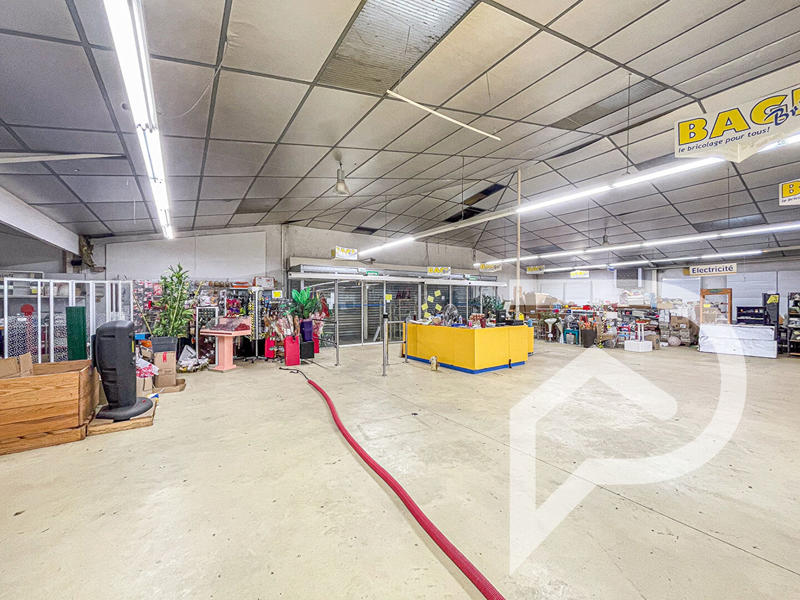 Local commercial - 3 000 m²