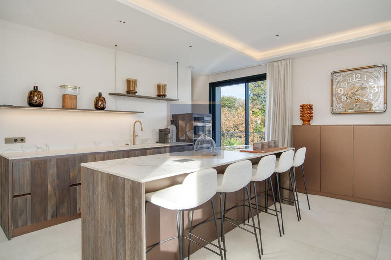 Villa - 268 m² - 6 pièces