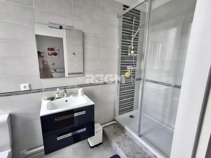 Maison - 230 m² - 9 pièces