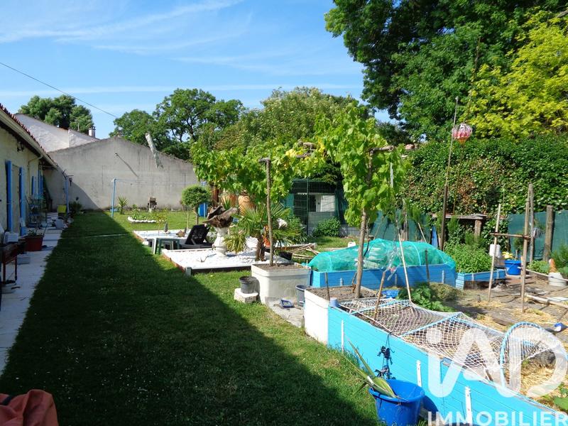 Maison - 300 m² - 8 pièces