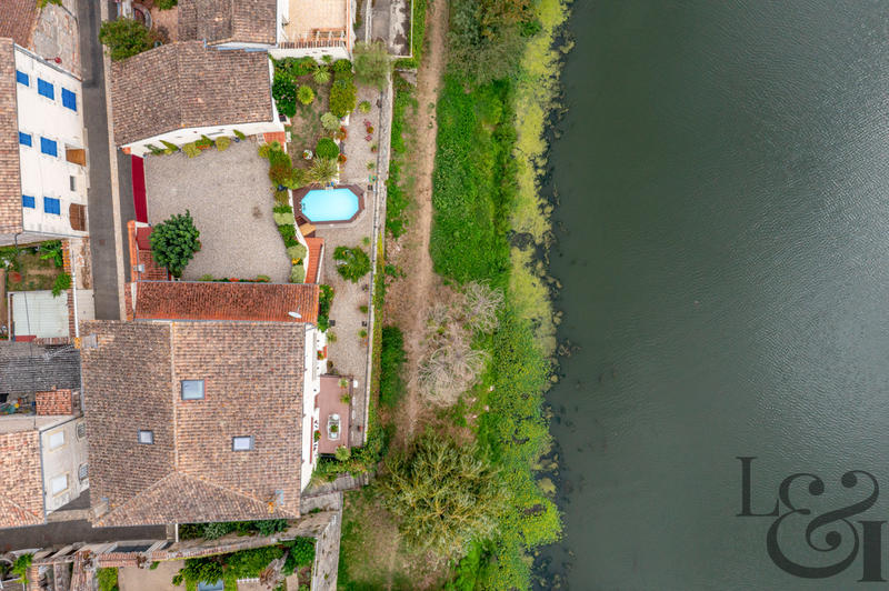 Maison - 275 m² - 8 pièces