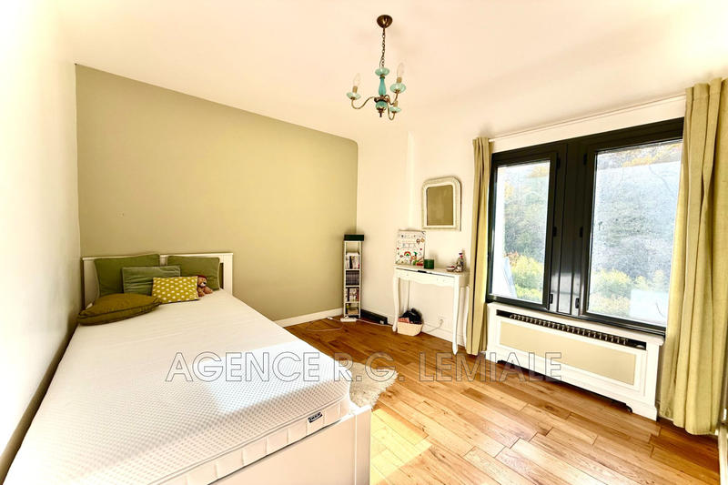 Maison - 180 m² - 7 pièces