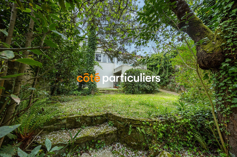 Maison - 180 m² - 8 pièces