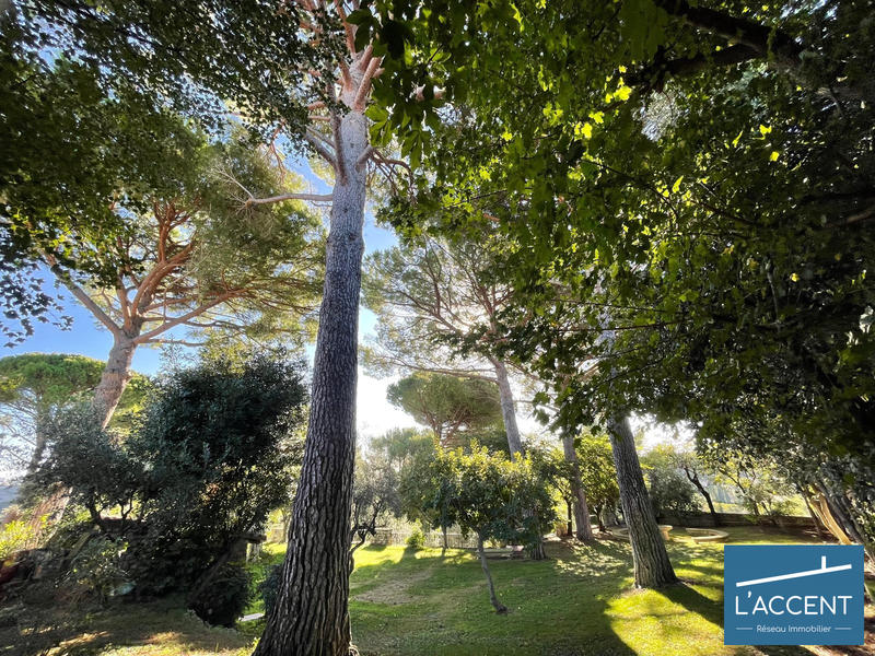 Maison - 375 m² - 15 pièces