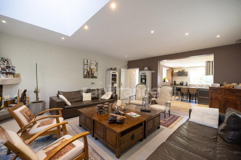 Maison - 300 m² - 12 pièces