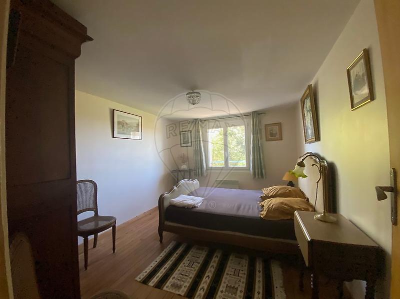 Maison - 220 m² - 8 pièces