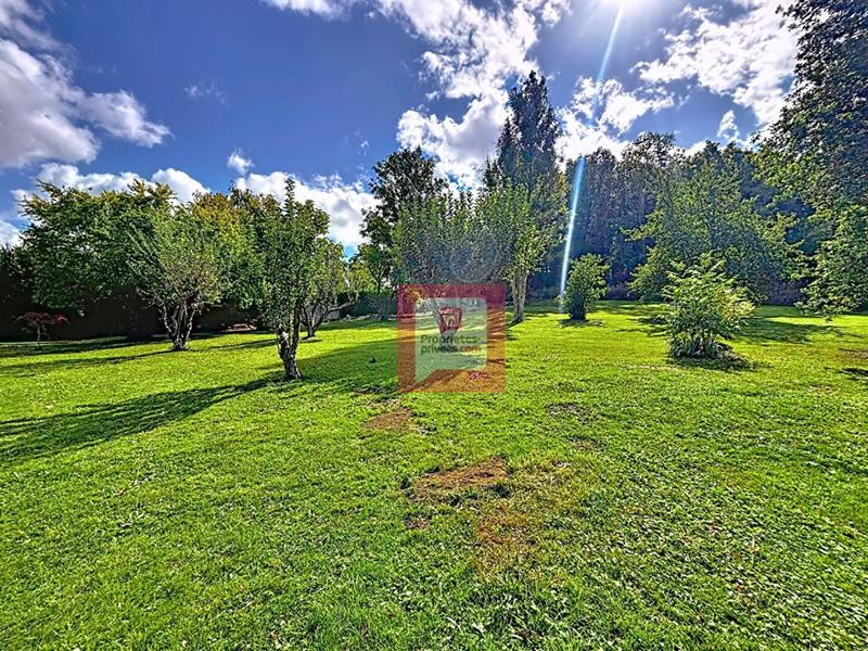 Maison - 250 m² - 9 pièces