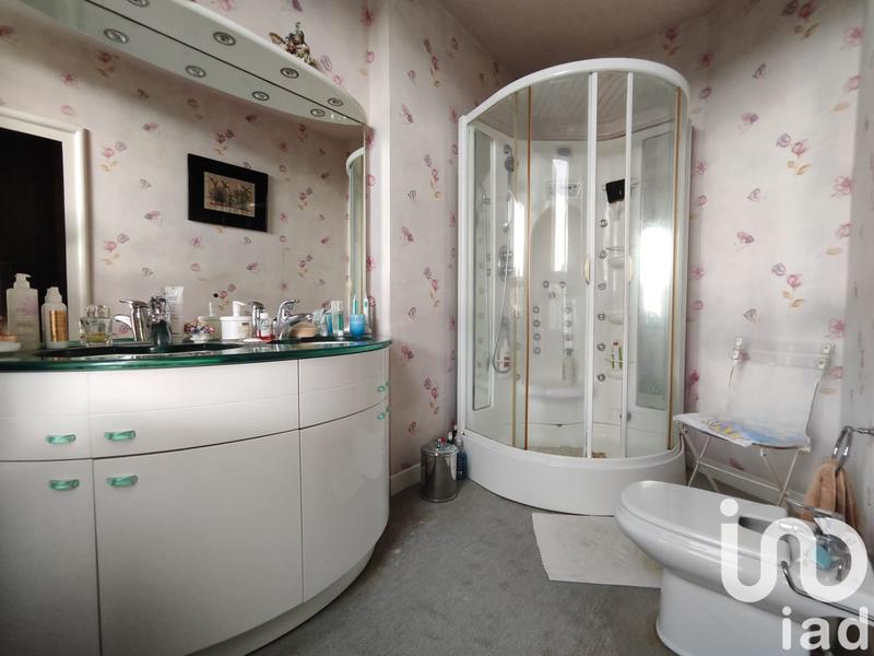 Maison - 217 m² - 7 pièces