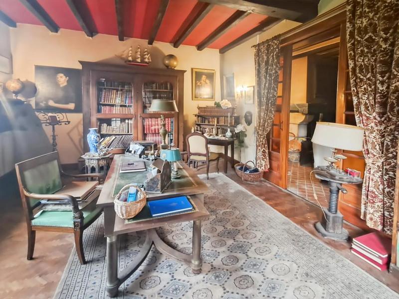 Maison - 325 m² - 11 pièces