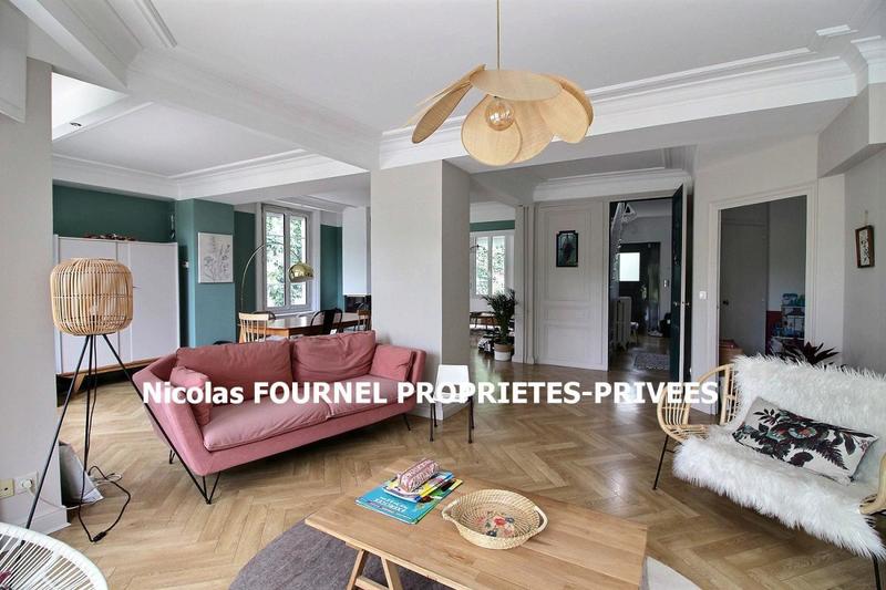 Propriété - 275 m² - 8 pièces