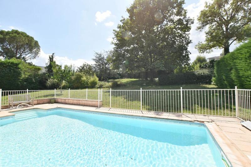 Maison - 200 m² - 6 pièces