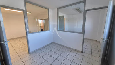 Bureau - 75 m² - 7 pièces