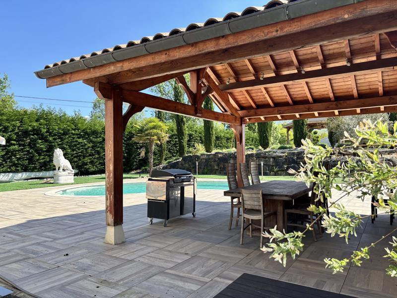 Maison traditionnelle - 260 m² - 9 pièces