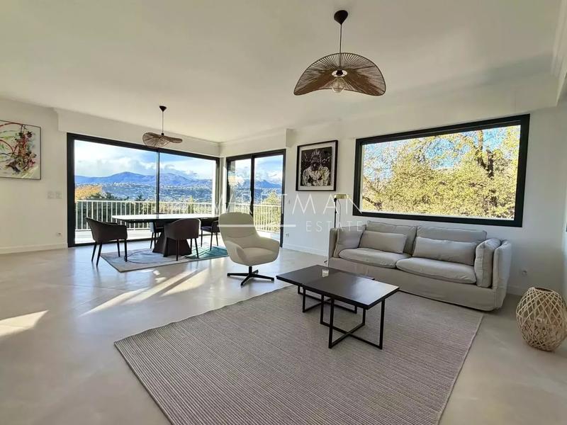 Villa - 212 m² - 7 pièces