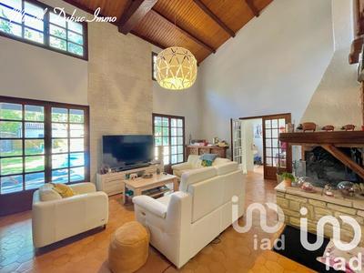 Maison - 201 m² - 5 pièces