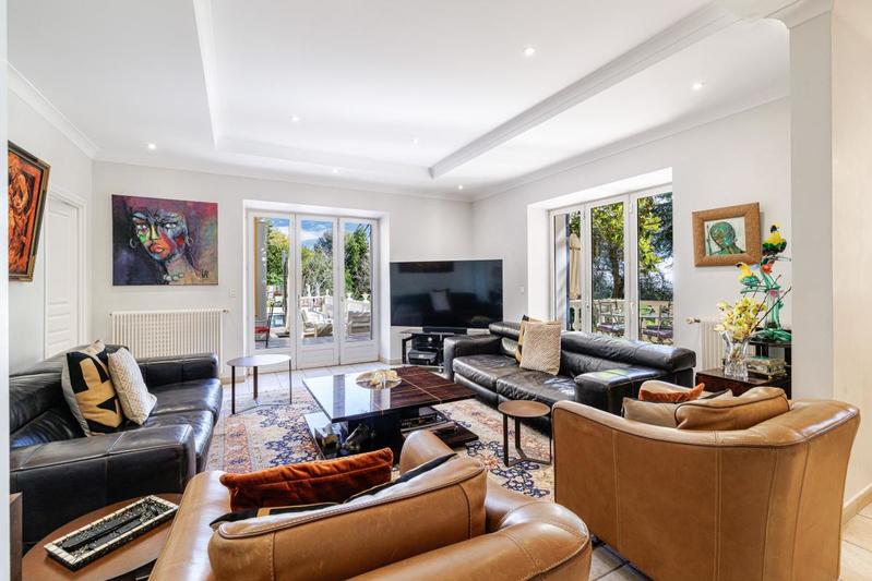 Propriété - 350 m² - 7 pièces