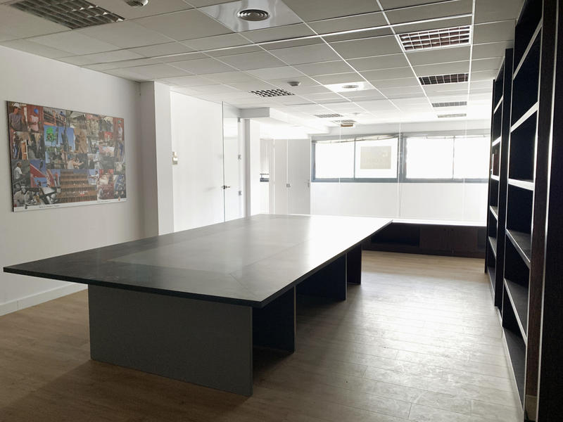 Bureau - 124 m²