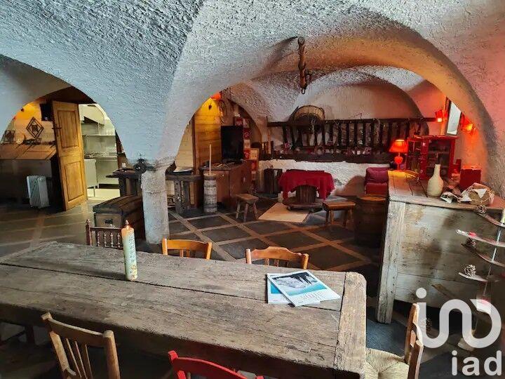 Maison - 261 m² - 9 pièces