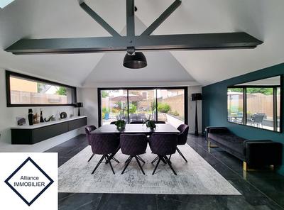 Maison - 198 m² - 6 pièces