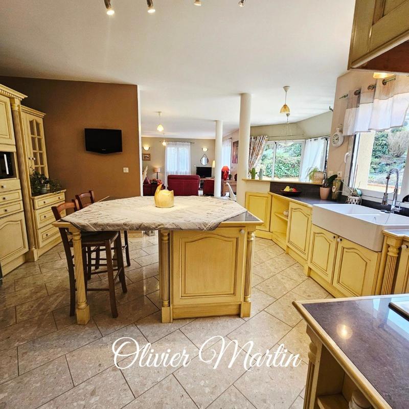 Maison - 258 m² - 11 pièces