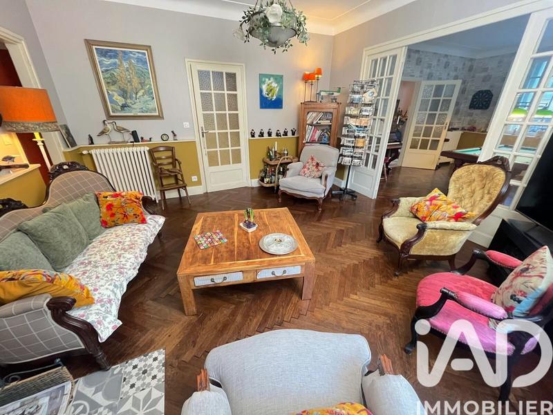 Maison - 220 m² - 7 pièces