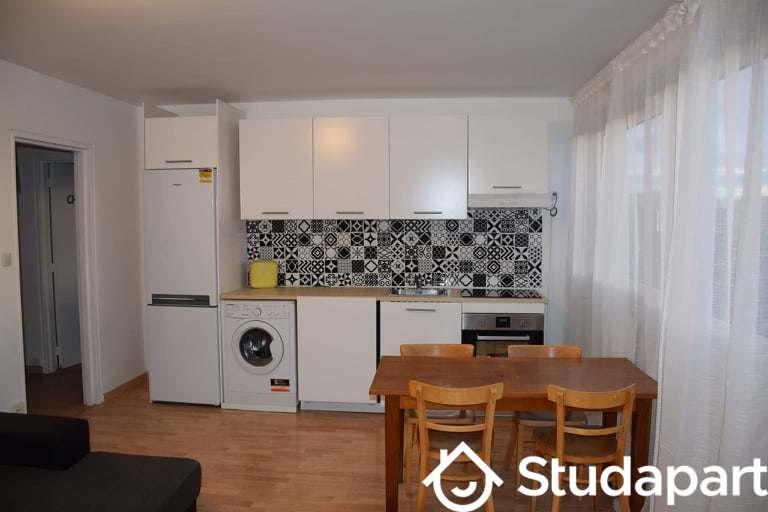 Chambre - 10 m² - 1 pièce