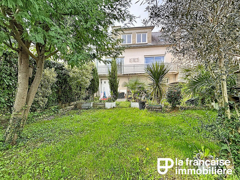 Maison - 159 m² - 8 pièces