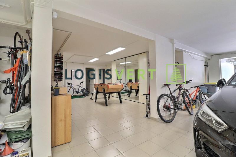 Maison - 198 m² - 8 pièces