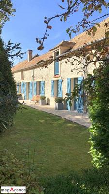 Maison - 328 m² - 9 pièces