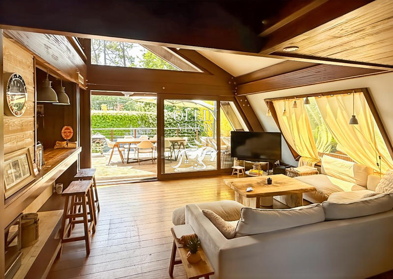 Maison - 200 m² - 8 pièces