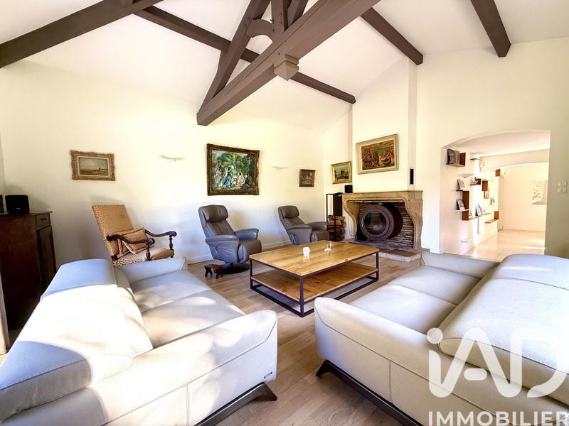 Maison - 240 m² - 8 pièces