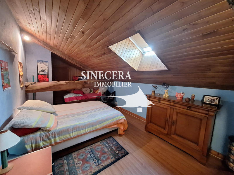 Maison - 230 m² - 8 pièces