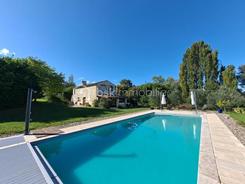 Demeure - 283 m² - 10 pièces