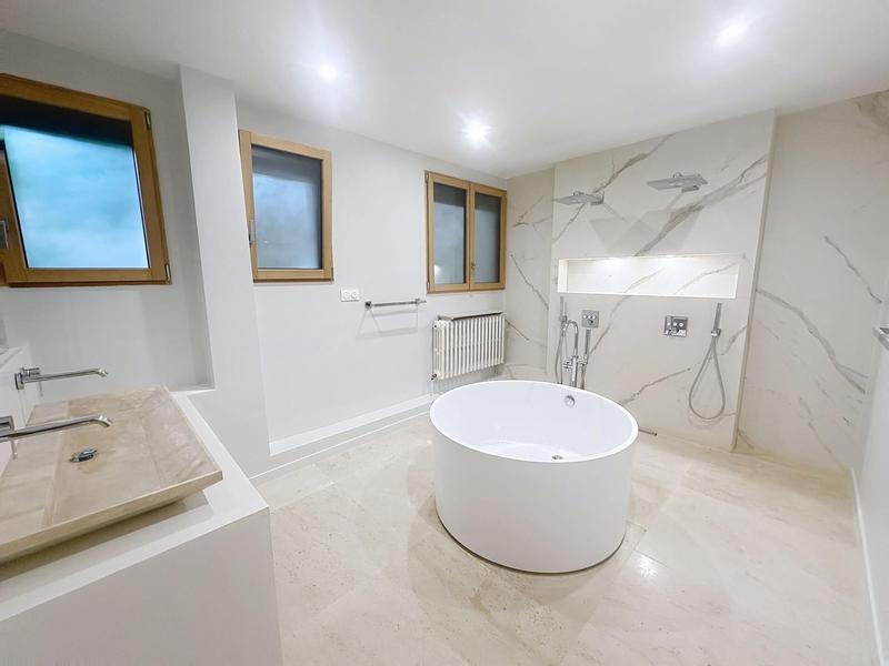 Maison - 221 m² - 6 pièces