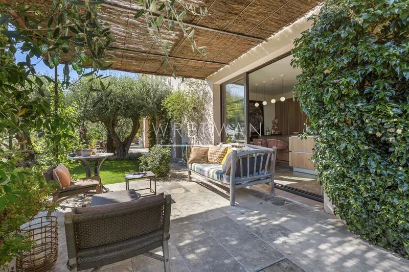 Maison - 250 m² - 7 pièces