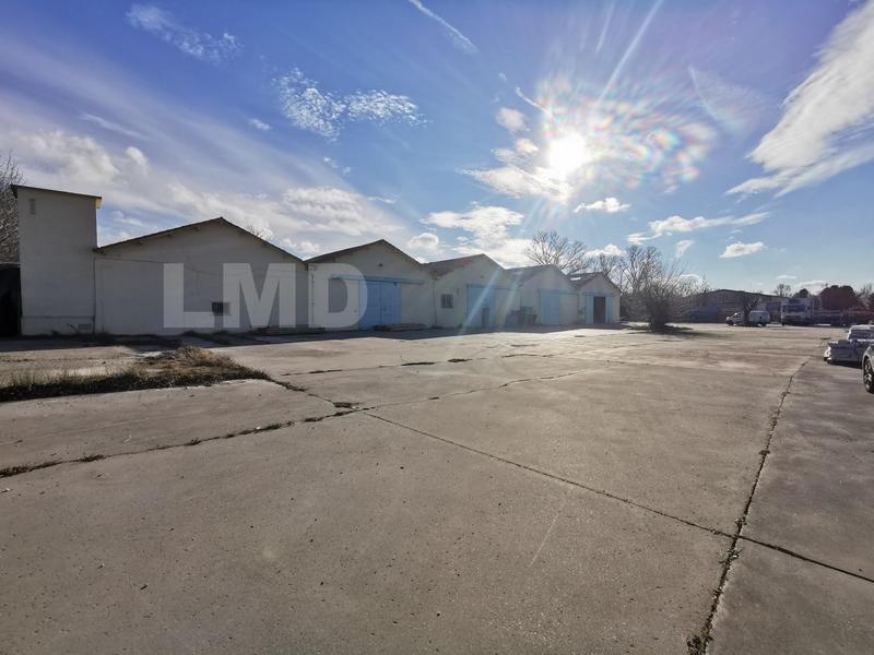 Entrepôt - 2 200 m² - 1 pièce