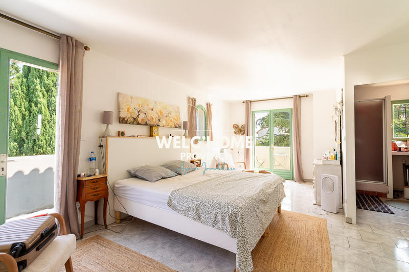 Villa - 240 m² - 8 pièces