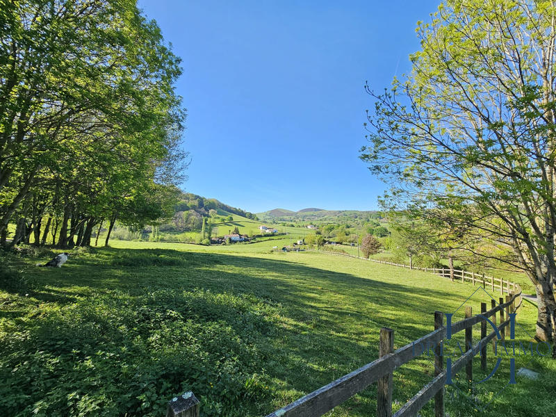 Maison - 380 m² - 7 pièces