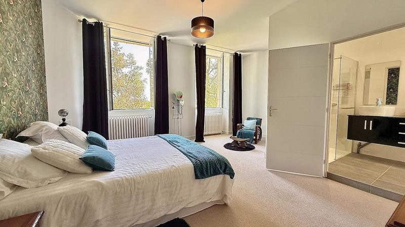 Propriété - 680 m² - 21 pièces