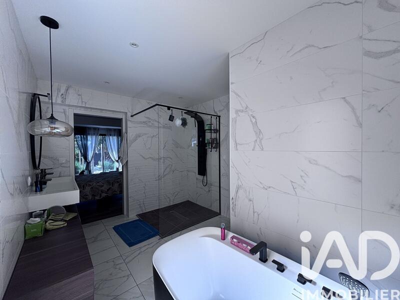 Maison - 184 m² - 5 pièces