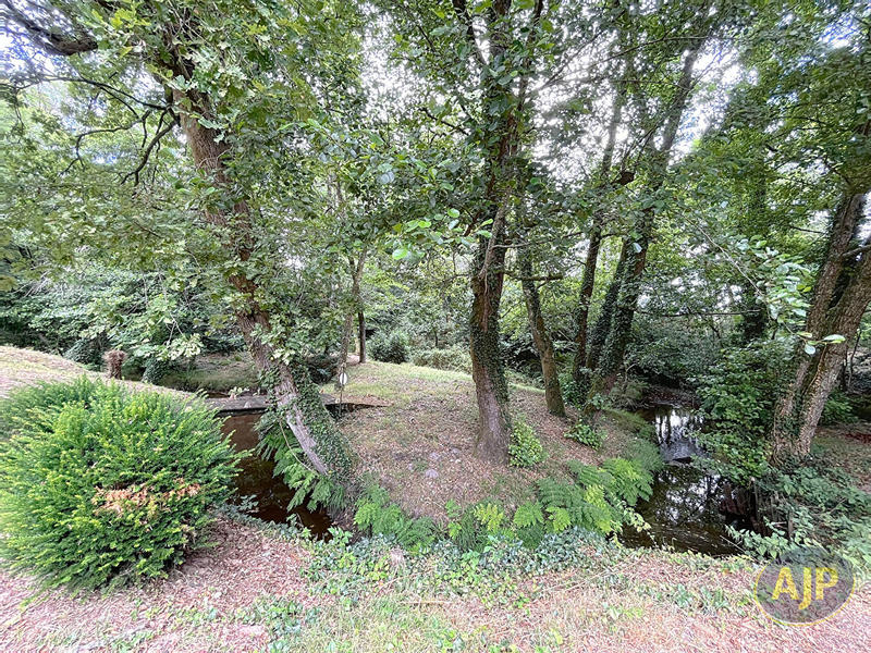 Maison - 220 m² - 10 pièces