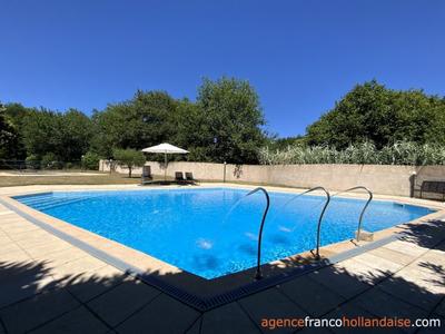 Maison - 340 m² - 18 pièces